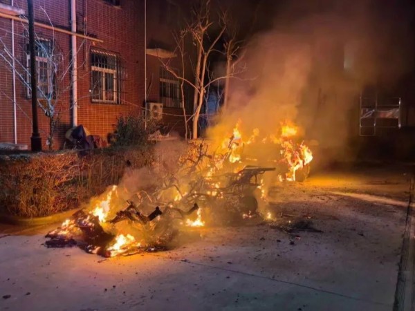 西安一小區(qū)電動車著火，火災(zāi)預(yù)警監(jiān)控是電動車棚必不可少的！